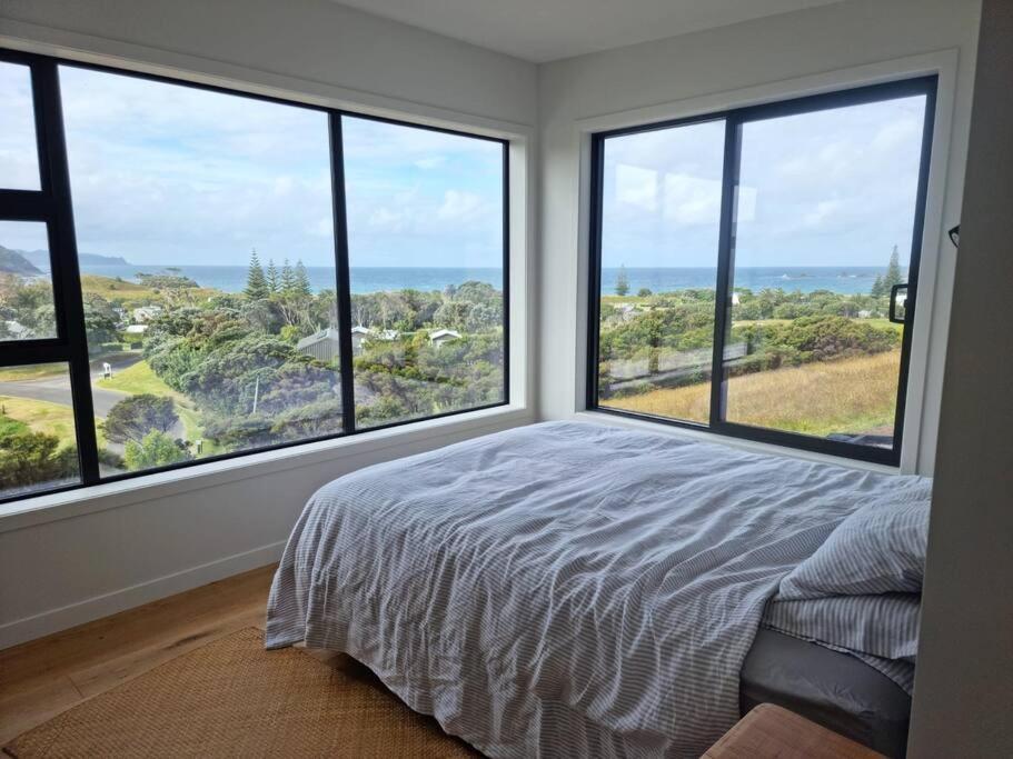 Xspot House - Ocean Views - Short Stroll To The Holiday home Medlands