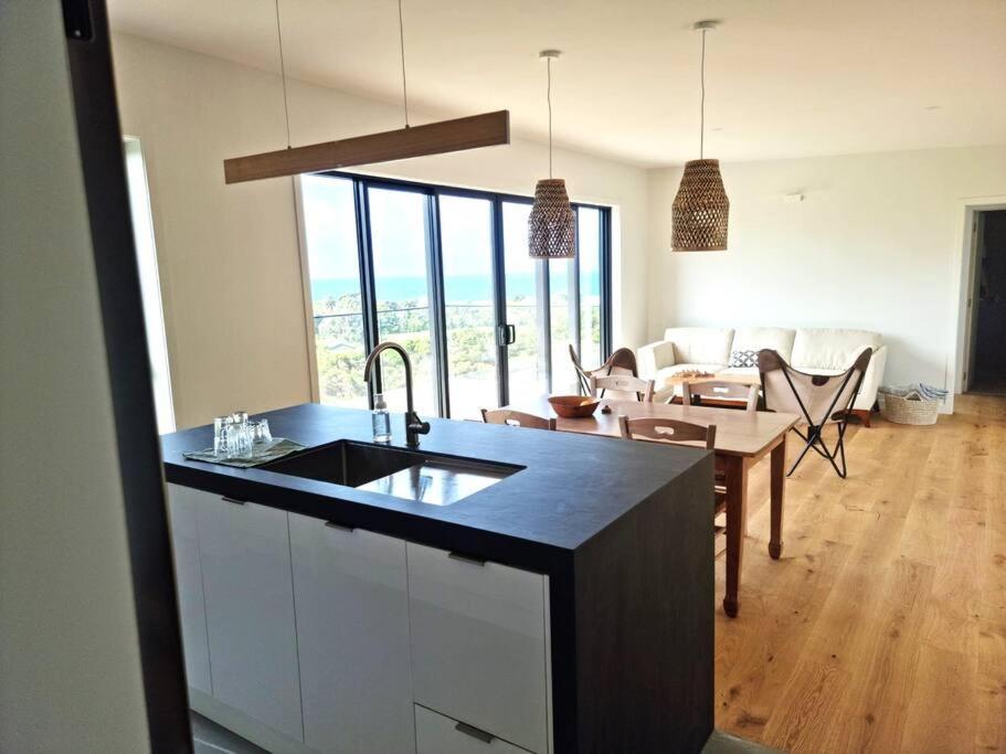 Xspot House - Ocean Views - Short Stroll To The Holiday home